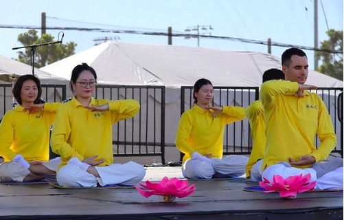 Image for article Kalifornien: Falun Dafa präsentiert beim Irving Global Village Festival