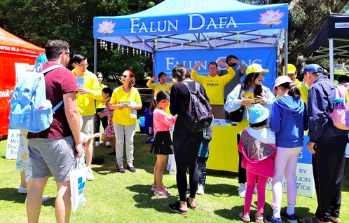 Image for article Westaustralien: Falun Dafa auf Gemeindefest mit Präsentation der Falun Dafa-Übungen und traditionellen Darbietungen