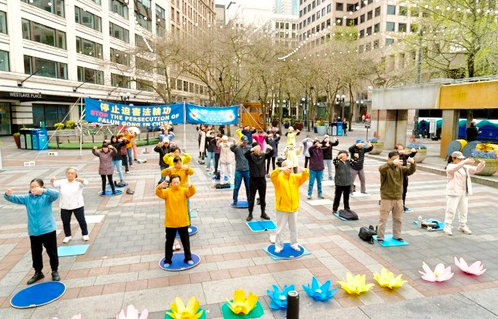 Image for article Seattle, USA: „Gebt niemals euer Streben nach Gerechtigkeit auf“ – Passanten danken für Aktion zum „25. April“