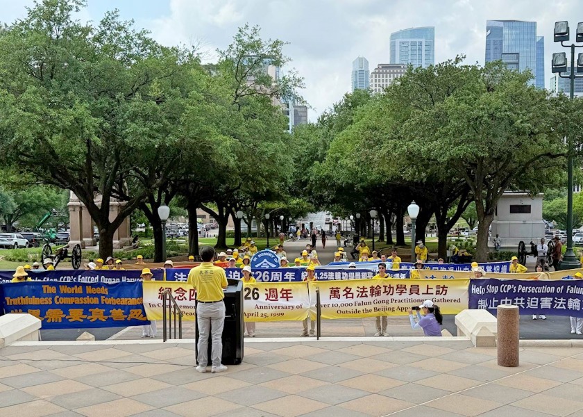 Image for article Austin, Texas: Kundgebung in Austin zum 26. Jahrestag des „Appells vom 25. April“ – unterstützt von Senatorin