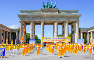 Image for article „Das ist großartig! Es ist wirklich wunderbar und friedlich“ – Berliner Passanten begeistert vom Auftritt der Praktizierenden zum  „13. Mai“