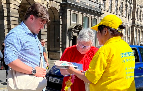 Image for article Schottland: Praktizierende feiern den Welt-Falun-Dafa-Tag