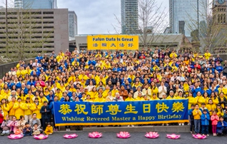 Image for article Kanada: Praktizierende in Toronto danken Meister Li für seine Anleitung bei der Kindererziehung