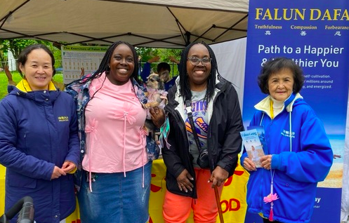 Image for article USA: Besucher des Tulpenfestes in Albany von Falun Dafa zu Tränen gerührt
