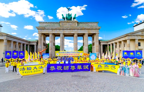 Image for article Berlin: Parade zum Welt-Falun-Dafa-Tag beeindruckt Zuschauer (Teil I)