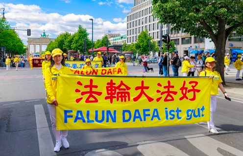 Image for article Berlin: „Von ganzem Herzen viel Erfolg!“ – Zustimmung und viel Lob für Falun Dafa bei Feierlichkeiten zum „13. Mai“