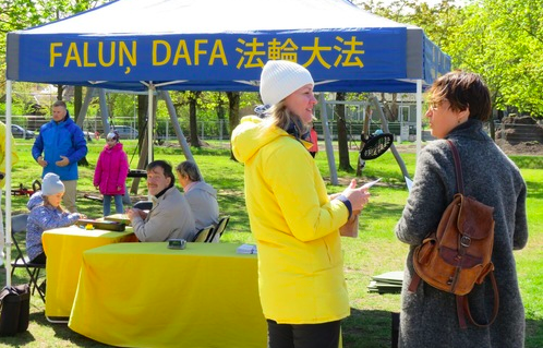 Image for article Lettland: Feier zum Welt-Falun-Dafa-Tag in Riga