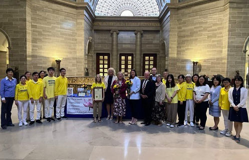 Image for article Missouri, USA: Welt-Falun-Dafa-Tag beim State Capitol gefeiert