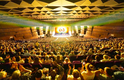 Image for article „Es bringt die Menschen zusammen“ – Theaterbesucher in Europa und Amerika würdigen Shen Yun
