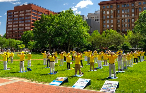 Image for article Philadelphia, USA: Feier des Welt-Falun-Dafa-Tages auf dem Unabhängigkeitsplatz