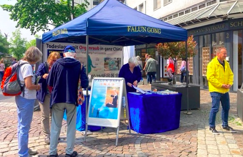Image for article Deutschland: Siegburger würdigen Wahrhaftigkeit, Güte und Nachsicht