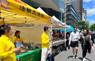 Image for article New Yorker Straßenfest: Falun Dafa inmitten einer lebendigen Atmosphäre der Gemeinschaft vorgestellt
