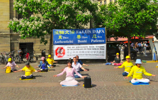 Image for article Paris: „Vielen Dank für alles, was Sie tun!“ – Ermutigung für die Praktizierenden in ihrem Kampf gegen die Verbrechen der Verfolgung