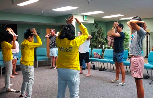 Image for article USA: Einführung in Falun Dafa auf einer Wellness-Messe in Arizona