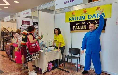 Image for article Rumänien: Falun Dafa auf der Messe für Körper, Geist & Seele sehr willkommen