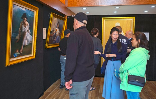 Image for article New York: Festivalbesucher berührt von Internationaler Kunstausstellung „Die Kunst von Zhen Shan Ren“