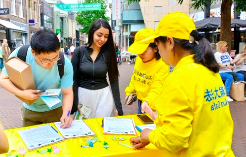 Image for article Niederlande: Unterstützung für Falun Dafa bei einem Informationstag in Apeldoorn