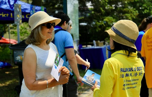 Image for article Kanada: Falun Dafa bei zwei kulturellen Sommerveranstaltungen in Ottawa präsentiert