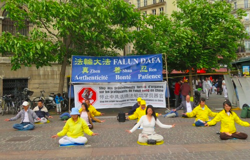 Image for article Paris: Veranstaltungen in zwei Stadtteilen machen Passanten auf Chinas Verbrechen der Verfolgung von Falun Dafa aufmerksam