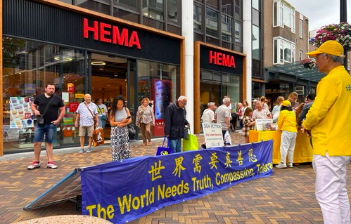 Image for article Aufklärungstour in den Niederlanden: Zahlreiche Unterstützung und Ermutigung seitens der Passanten