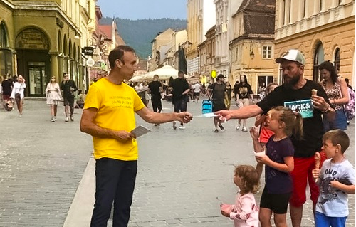 Image for article „Gebt niemals auf!“ Rumänen ermutigen die Praktizierenden in ihrem Engagement gegen die Verfolgung