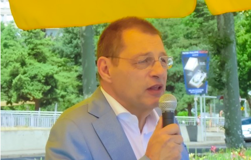 Image for article Schweiz: „Ich bin hier, um Sie zu unterstützen“ – Politiker ermutigen Falun-Dafa-Praktizierende bei Kundgebung gegen 26 Jahre Verfolgung