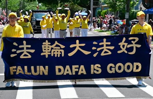 Image for article Rhode Island, USA: Falun-Dafa-Praktizierende beteiligen sich an historischer Unabhängigkeitstagsparade