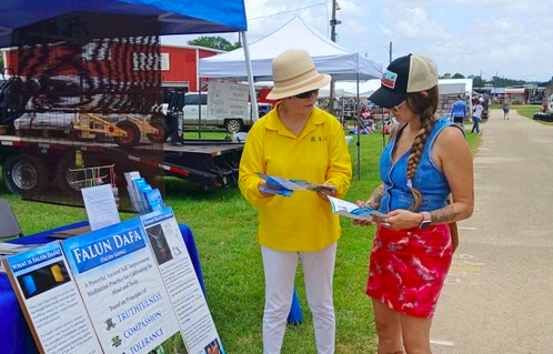 Image for article Texas: Falun Dafa kennenlernen bei traditioneller Flohmarkt-Veranstaltung in Canton