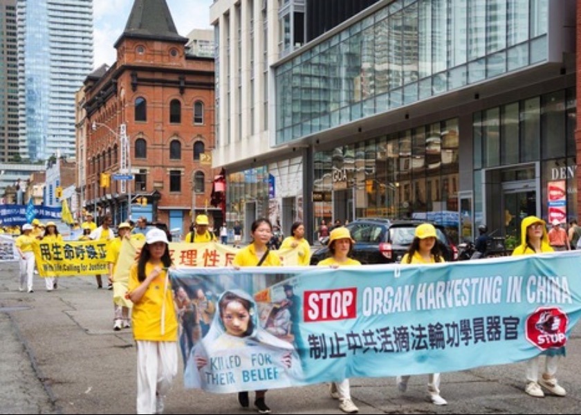 Image for article Toronto, Kanada: Rund 1000 Falun-Dafa-Praktizierende protestieren gegen 26 Jahre Verfolgung