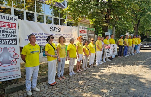 Image for article Bulgarien: „Ich stehe hinter Ihnen und unterstütze Sie!“ – Aktionstage in mehreren Städten finden Anklang bei Passanten