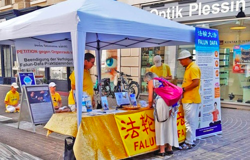 Image for article Österreich: Einwohner Klagenfurts verurteilen Verfolgung von Falun Dafa