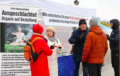 Image for article Die Öffentlichkeit in Konstanz verurteilt die Verfolgung von Falun Dafa – Teil I