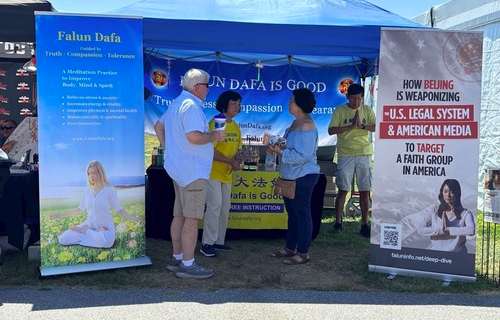 Image for article New Jersey, USA: Besucher unterstützen Falun Dafa auf „Sommerfest des Gartenstaates“