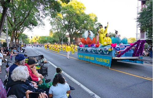 Image for article USA: Falun Dafa während Lake City Parade in Seattle präsentiert