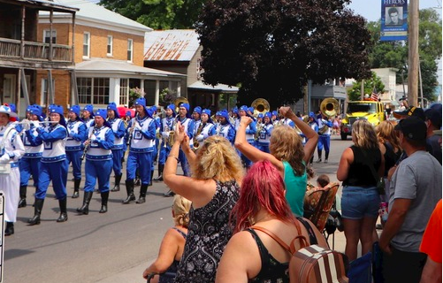 Image for article New York: „Hervorragende Leistung“ – anhaltender Applaus für kanadische Tian Guo Marching Band bei Internationalem Seaway Festival