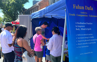Image for article Maryland, USA: Unterschriftensammlung auf beliebtem Straßenfest in Frederick