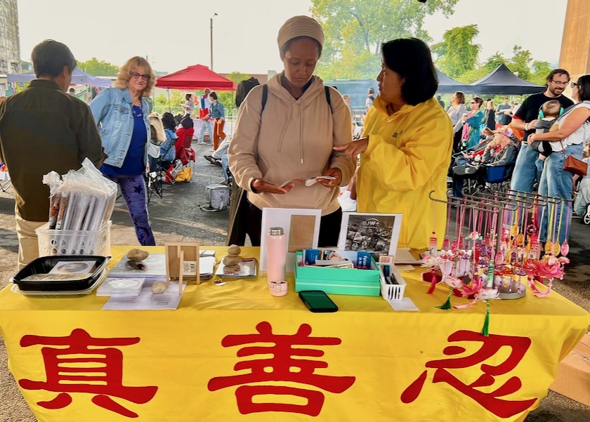 Image for article Albany, USA: Falun Dafa beeindruckt Besucher des Riverfront Jazz Festivals – lokales TV interviewt Praktizierende