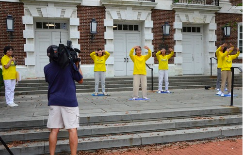 Image for article Delaware, USA: Falun Dafa zieht Aufmerksamkeit auf dem Newark Community Day auf sich