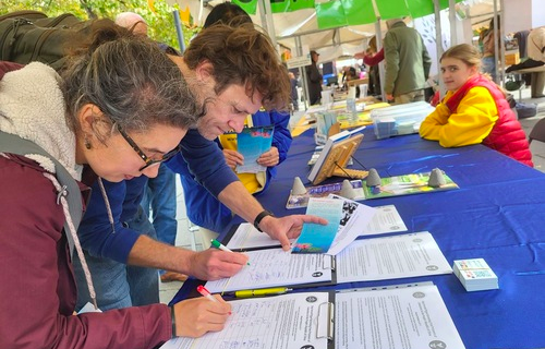 Image for article Belgien: „Was Sie tun, ist großartig“ – Genter Bürger fordern mit ihrer Unterschrift das sofortige Ende der Verfolgung von Falun Dafa