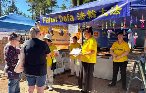 Image for article USA: Bewusstsein schaffen gegen die Verfolgung von Falun Dafa auf New Hampshires beliebtester Messe