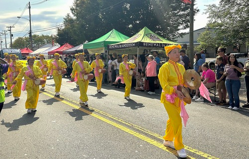 Image for article Maryland, USA: Falun Dafa bereichert die Poolesville Day Parade