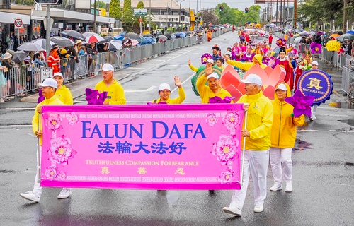 Image for article Australien: Zweiter Preis für die Falun-Dafa-Gruppe bei großer Blumenparade in Toowoomba
