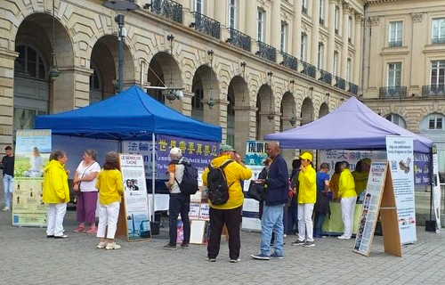 Image for article In der französischen Bretagne: Unterschriftensammlung für ein Ende der Verfolgung von Falun Dafa