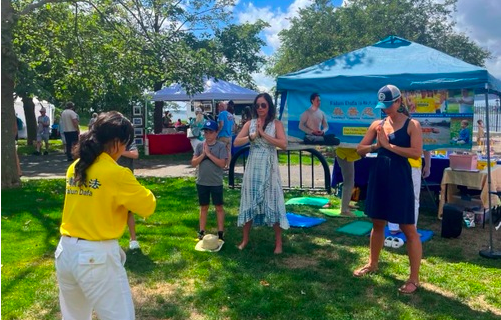 Image for article „Ich habe die Energie dieses Buches gespürt“ – auf dem Rhode Island Folk Festival in den USA
