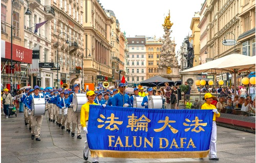 Image for article Parade in Wien: „Die Welt wird besser, wenn alle Wahrhaftigkeit, Güte und Nachsicht beherzigen“