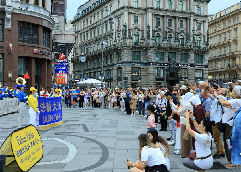 Image for article Österreich: Wiener Publikum genießt musikalische Darbietung und erfährt dabei mehr über Falun Dafa
