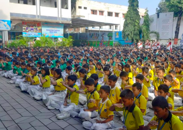 Image for article 4.500 Schüler, Lehrer und Mitarbeiter an 16 Schulen in Indien begrüßen Falun Dafa