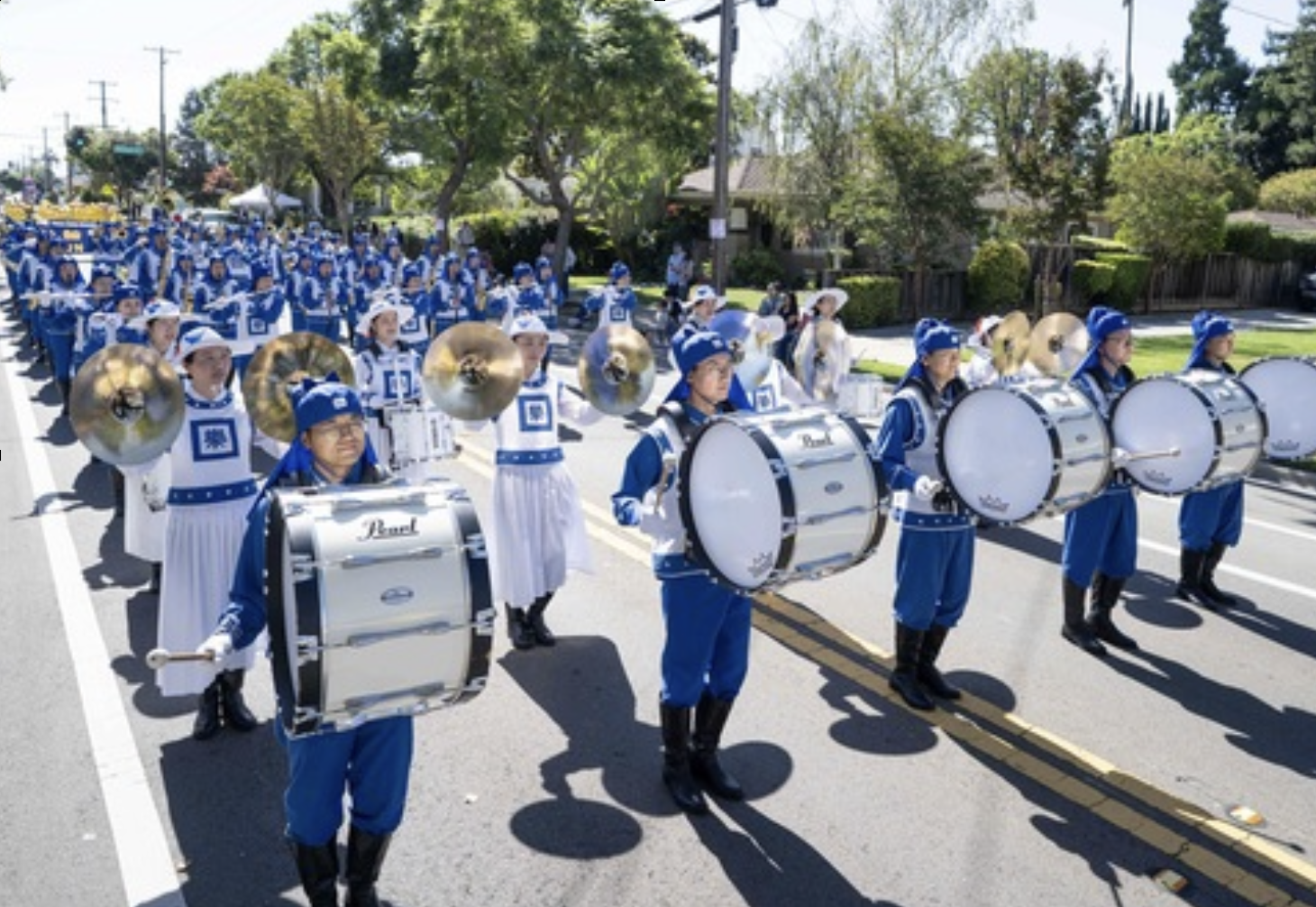 Image for article „Die Lehre von Falun Dafa ist das, was wir brauchen“ – Falun Dafa beeindruckt bei „Parade der Champions“ in Santa Clara, Kalifornien