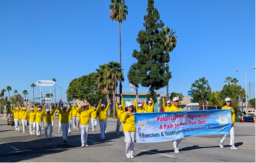 Image for article Kalifornien: Falun Dafa präsentiert traditionelle chinesische Kultur bei Buckboard Days Parade