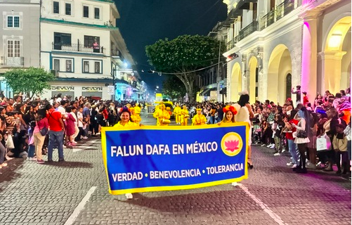 Image for article „Wie ein Lichtblick in der Dunkelheit“ – Mexikos Einwohner dankbar für die Präsenz der Falun-Dafa-Praktizierenden bei Parade in Veracruz